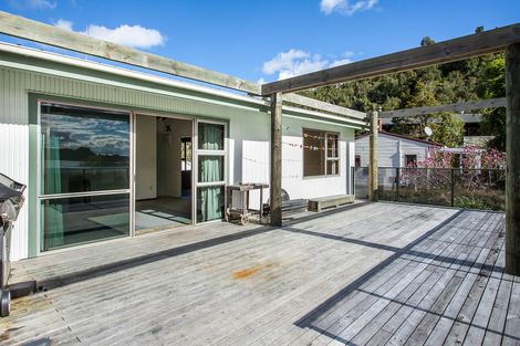 Photo of property in 33 Tombleson Road, Lake Rotoma, Rotorua, 3074