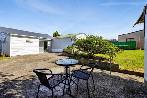 Photo of property in 12 Burns Street, Hawera, 4610