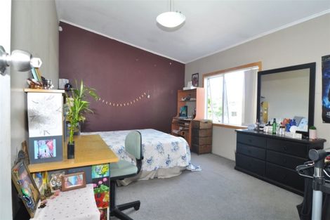 Photo of property in 2a Bamboo Grove, Kelston, Auckland, 0602