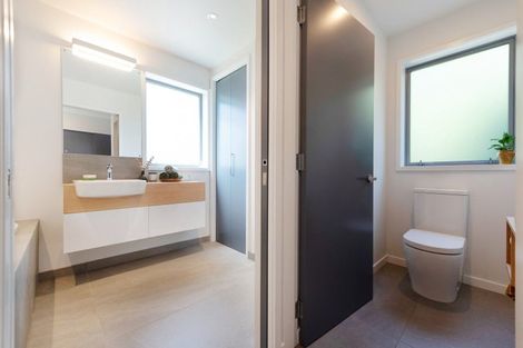 Photo of property in 29a Greenaway Road, Waikanae, 5036