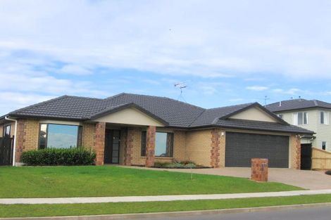 Photo of property in 3 Bronwylian Drive, Flat Bush, Auckland, 2016