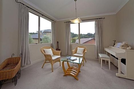 Photo of property in 24 George Deane Place, Greenhithe, Auckland, 0632