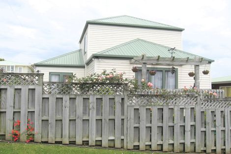 Photo of property in 1/3 Winifred Avenue, Bayview, Auckland, 0629