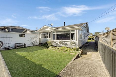 Photo of property in 23 Bulkeley Terrace, New Plymouth, 4310