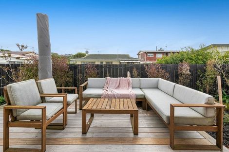 Photo of property in 16a Lillian Place, Orewa, 0931