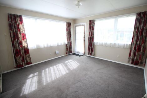 Photo of property in 80a Wikiriwhi Crescent, Awapuni, Palmerston North, 4412