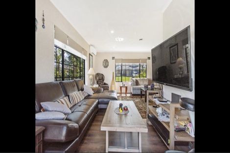 Photo of property in 1 Ashland Place, Weymouth, Auckland, 2103