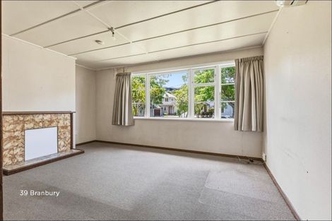 Photo of property in 39 Banbury Crescent, Fairfield, Hamilton, 3214