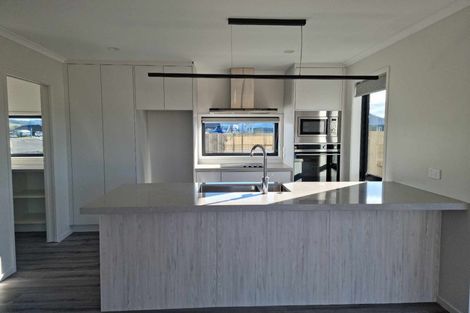 Photo of property in 10 Ronomor Place, Whitianga, 3510