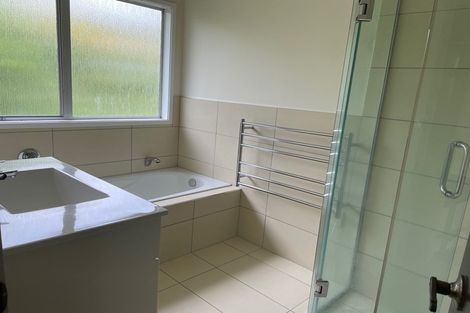 Photo of property in 1/37 Shanaway Rise, Hillcrest, Auckland, 0627