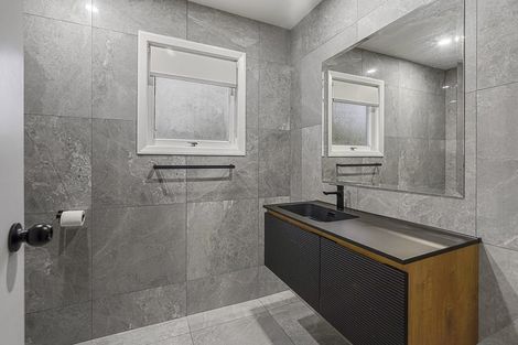 Photo of property in 1 Kingsway Crescent, Forest Lake, Hamilton, 3200