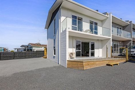 Photo of property in 38d Breakwater Road, Moturoa, New Plymouth, 4310