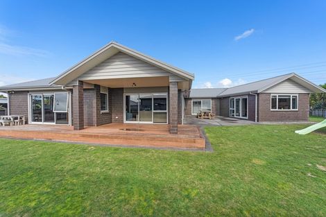 Photo of property in 7 Settlers Close, Whalers Gate, New Plymouth, 4310