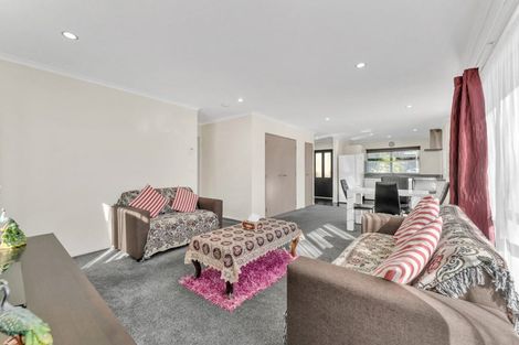 Photo of property in 7 Newfound Way, Glen Eden, Auckland, 0602