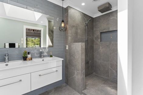 Photo of property in 15 Observatory Close, Whitby, Porirua, 5024