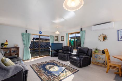 Photo of property in 1/165 Prestons Road, Redwood, Christchurch, 8051