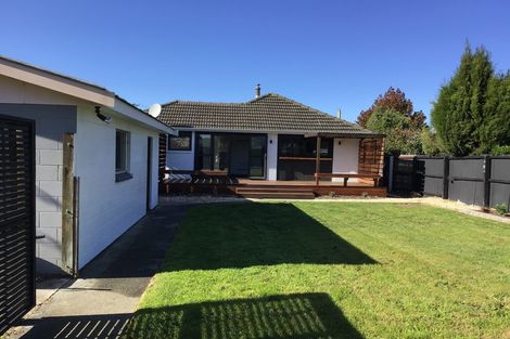 Photo of property in 8 Liverton Crescent, Bishopdale, Christchurch, 8053