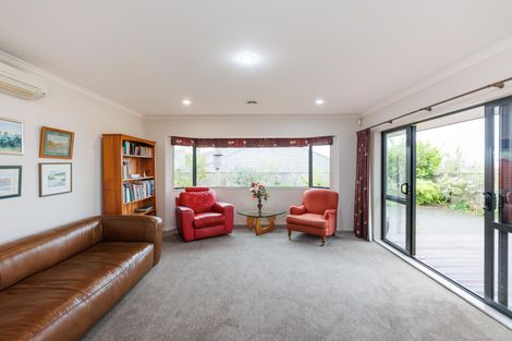Photo of property in 31 Johnstone Drive, Fitzherbert, Palmerston North, 4410