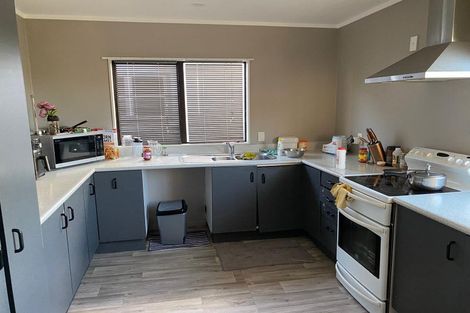 Photo of property in 90 Stewart Drive, Newlands, Wellington, 6037