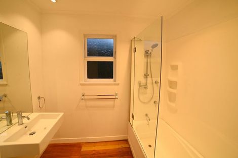 Photo of property in 1/190 East Coast Road, Forrest Hill, Auckland, 0620