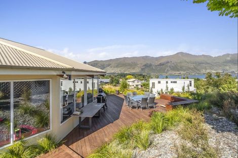 Photo of property in 9 Mulberry Lane, Wanaka, 9305