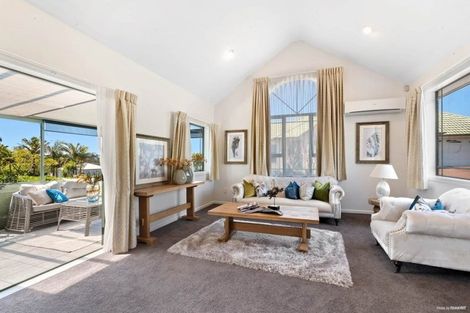 Photo of property in 243a Hill Road, The Gardens, Auckland, 2105