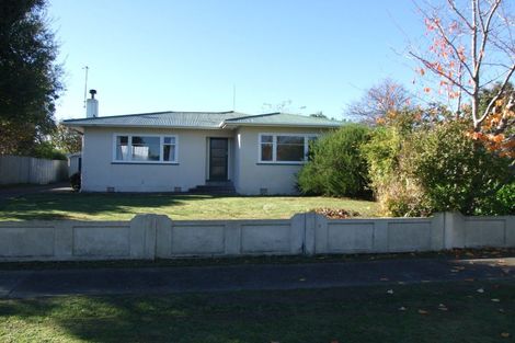 Photo of property in 4 Galway Avenue, Hokowhitu, Palmerston North, 4410