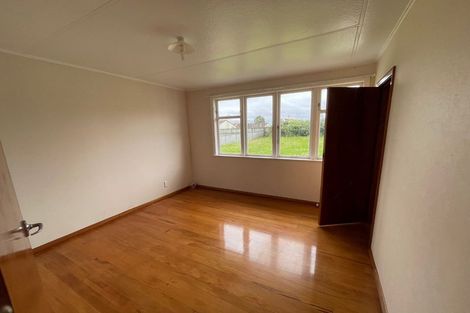 Photo of property in 28 Roberts Avenue, Bayswater, Auckland, 0622