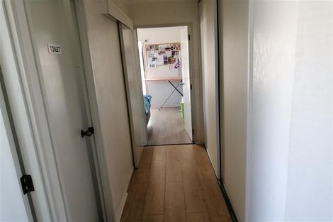 Photo of property in 42 Riverton Drive, Randwick Park, Auckland, 2105