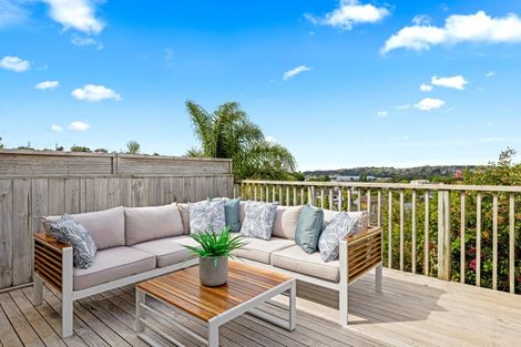 Photo of property in 12a Tower Hill, Stanmore Bay, Whangaparaoa, 0930