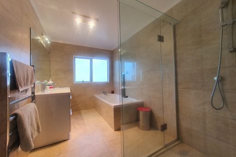 Photo of property in 50 Marina View Drive, West Harbour, Auckland, 0618