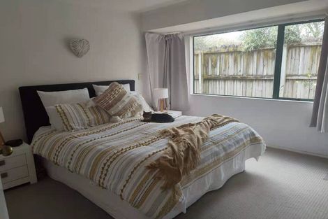 Photo of property in 2/16 Keswick Close, Northpark, Auckland, 2013