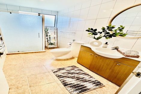 Photo of property in 11c Bamboo Grove, Kelston, Auckland, 0602