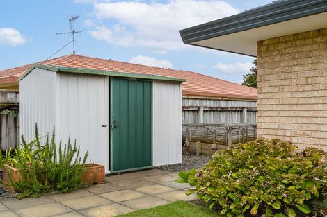 Photo of property in 32 Hadleigh Court, Paraparaumu, 5032