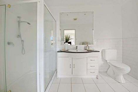 Photo of property in 25 Erne Crescent, East Tamaki, Auckland, 2016