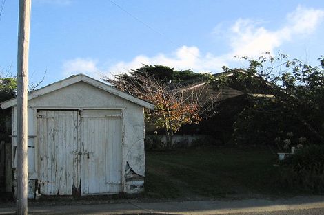 Photo of property in 32 Rauparaha Street, Waikanae Beach, Waikanae, 5036