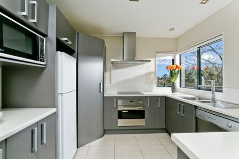 Photo of property in 229a Wairau Road, Totara Vale, Auckland, 0627