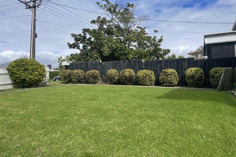 Photo of property in 1/94-96 Verran Road, Birkdale, Auckland, 0626