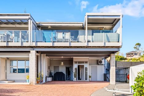 Photo of property in 2/12 Browns Road, Rothesay Bay, Auckland, 0630