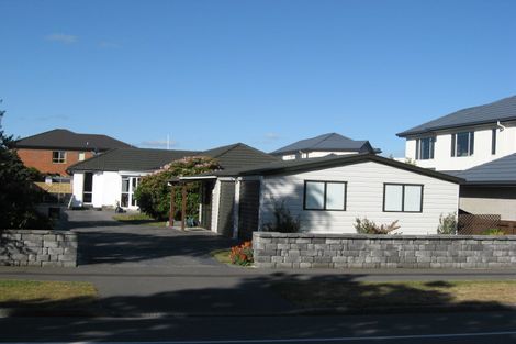 Photo of property in 410 Memorial Avenue, Burnside, Christchurch, 8053