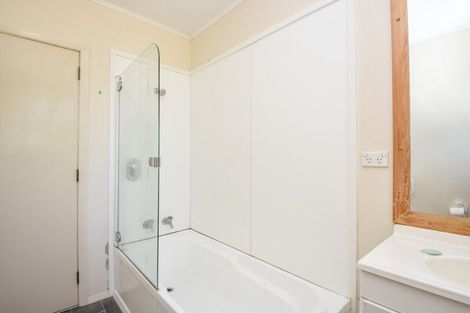 Photo of property in 22 Moreton Road, Carterton, 5713