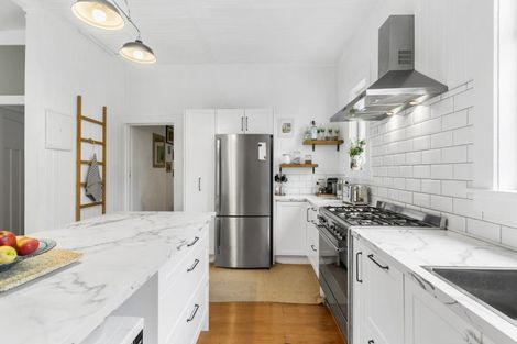 Photo of property in 1/6 Vonnell Place, Birkdale, Auckland, 0626