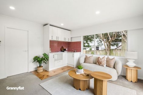 Photo of property in 14 Holdaway Avenue, Northcote, Auckland, 0627