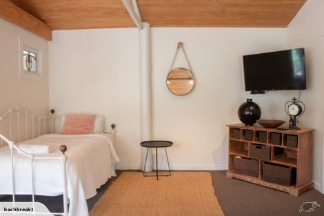 Photo of property in 25 Donnelly Street, Oakura, 4314