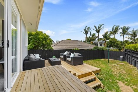 Photo of property in 2/111 Hobsonville Road, West Harbour, Auckland, 0618