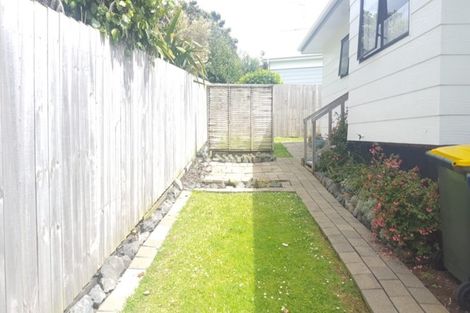 Photo of property in 2/40 Hillcrest Avenue, Hillcrest, Auckland, 0627