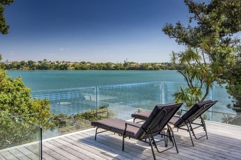 Photo of property in 10a First Avenue, Stanley Point, Auckland, 0624