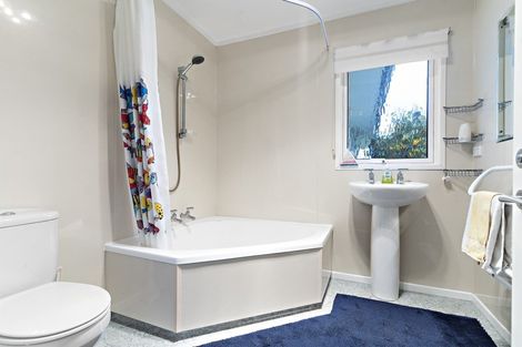 Photo of property in 137 Kent Street, Carterton, 5713