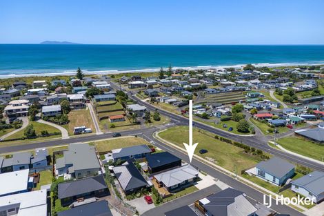 Photo of property in 8 Sandy Place, Waihi Beach, 3611