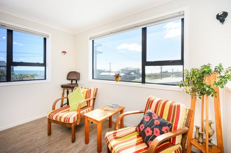 Photo of property in 17 Marine Parade South, Foxton Beach, Foxton, 4815